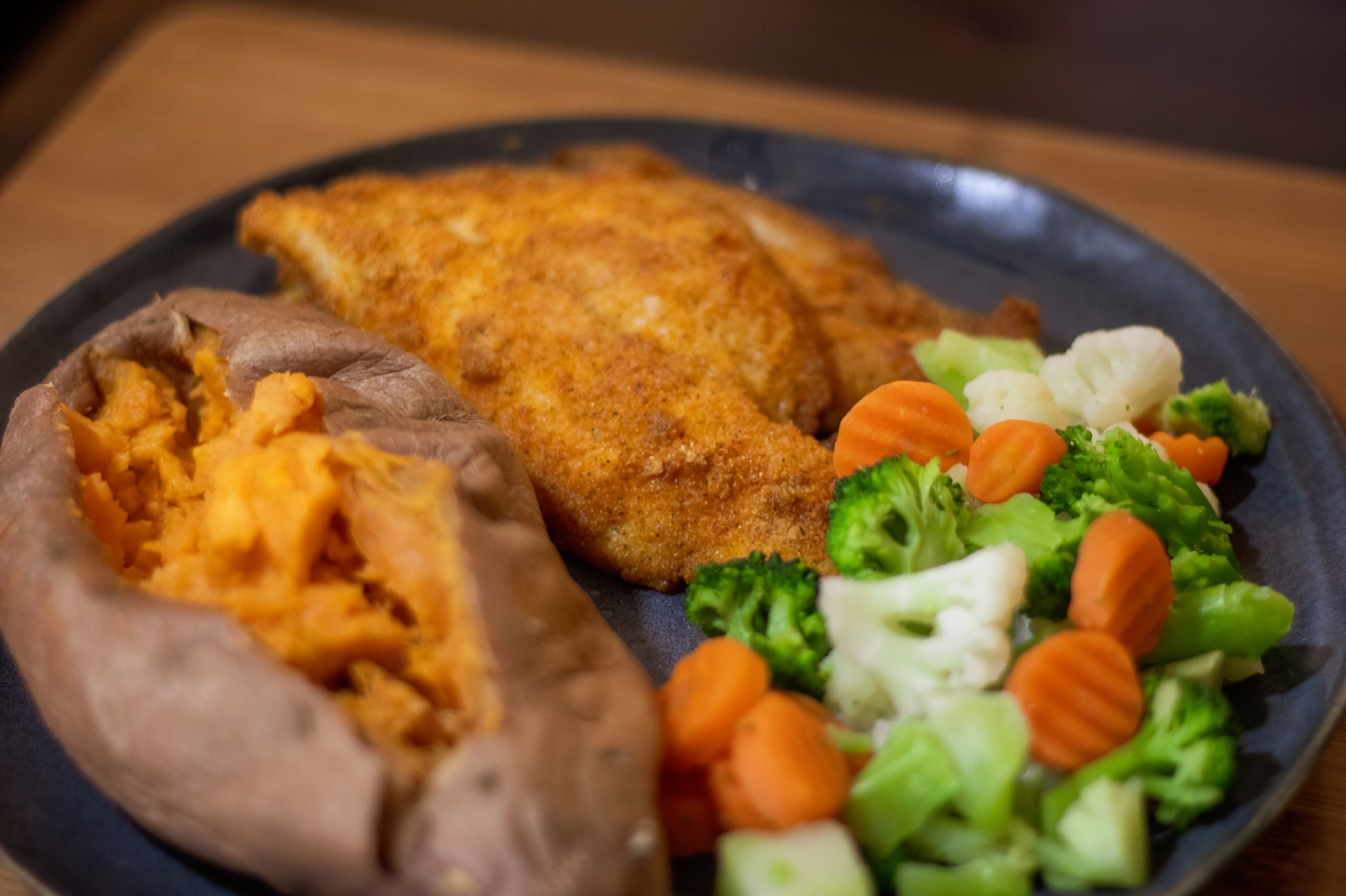 Crispy chicken with sweet potato and mixed vegetables